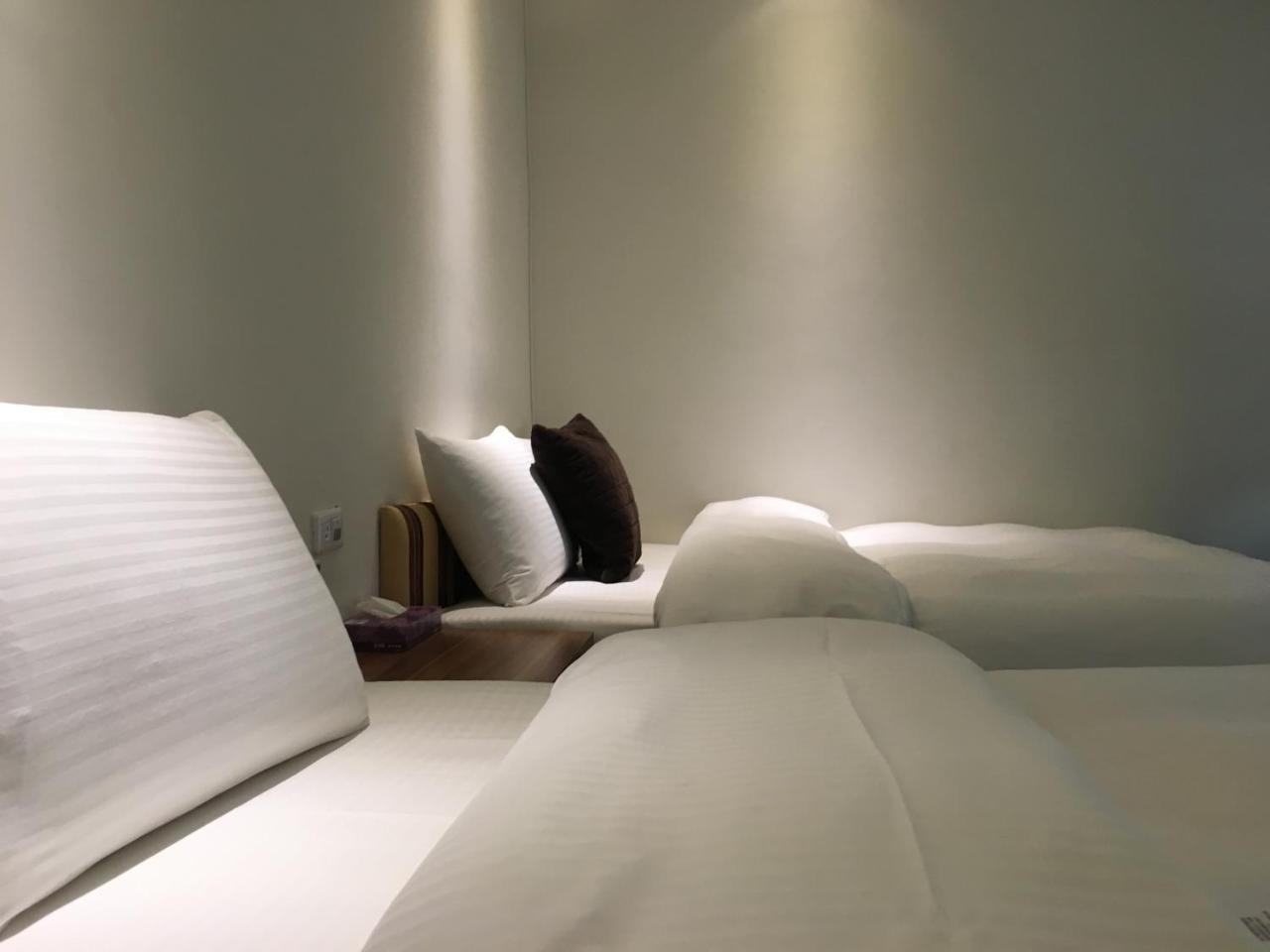 237 Hotel Kaohsiung Esterno foto